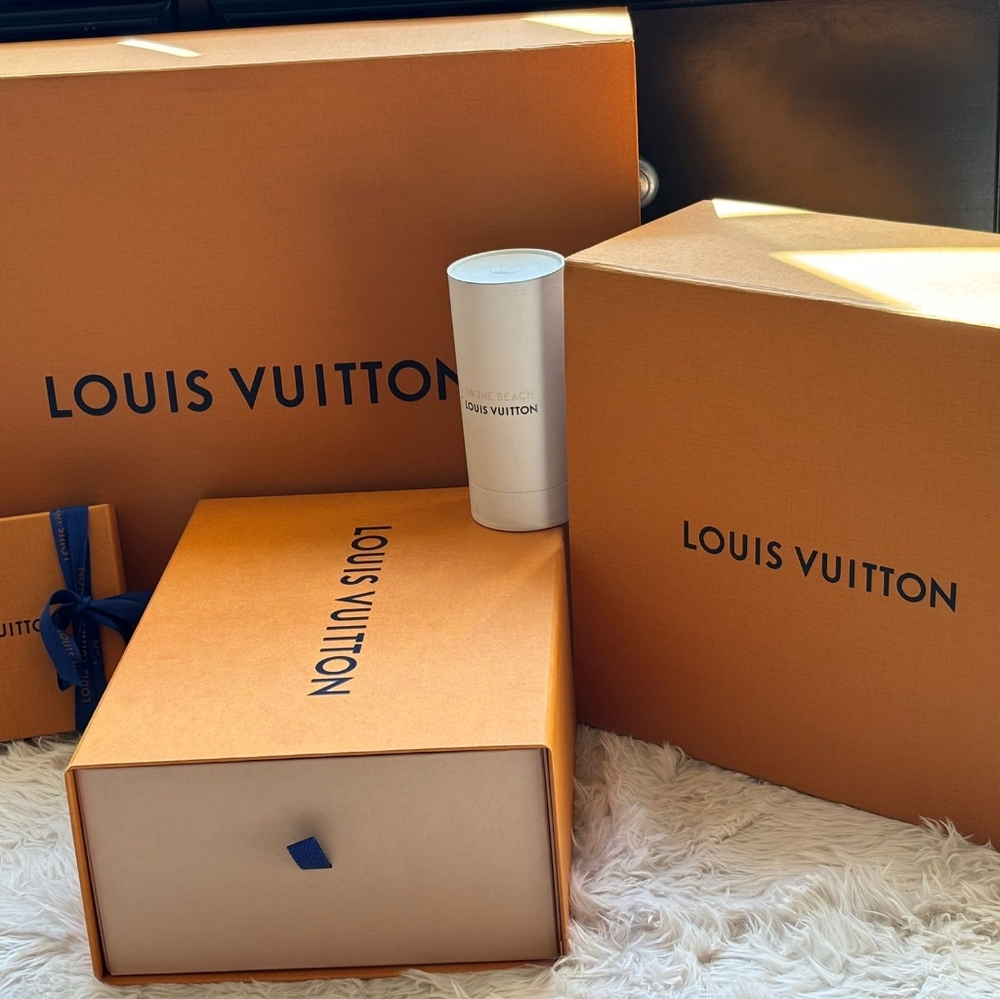 Authentic Black And Cream Monogram Wallet - image 4